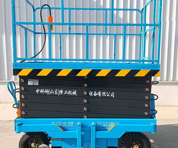 疏勒自行走升降机
